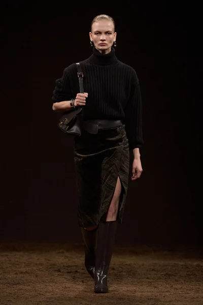 Look 49
